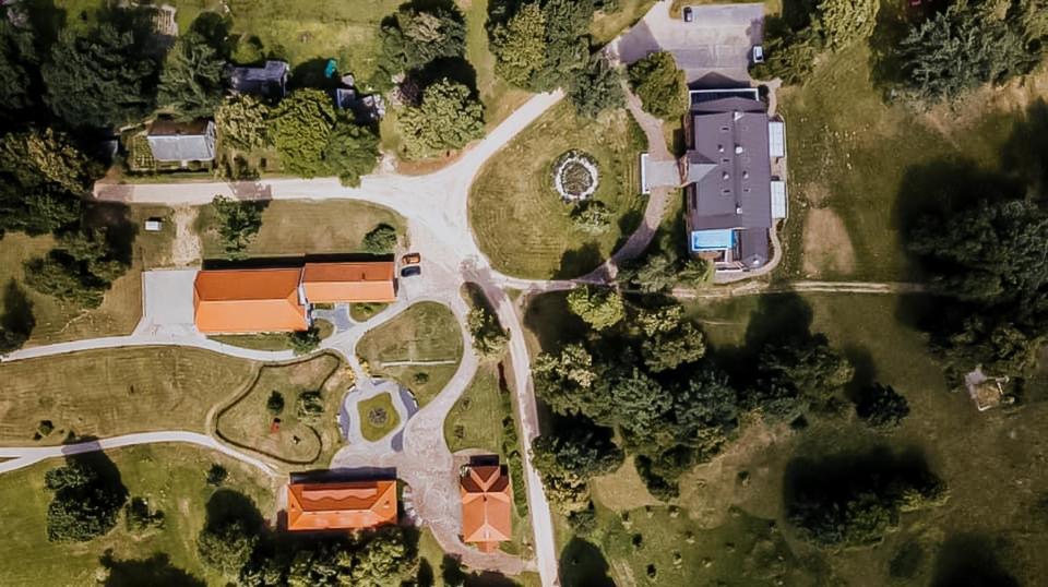 Piena muiža - Berghof Hotel&SPA Sieksate Buitenkant foto