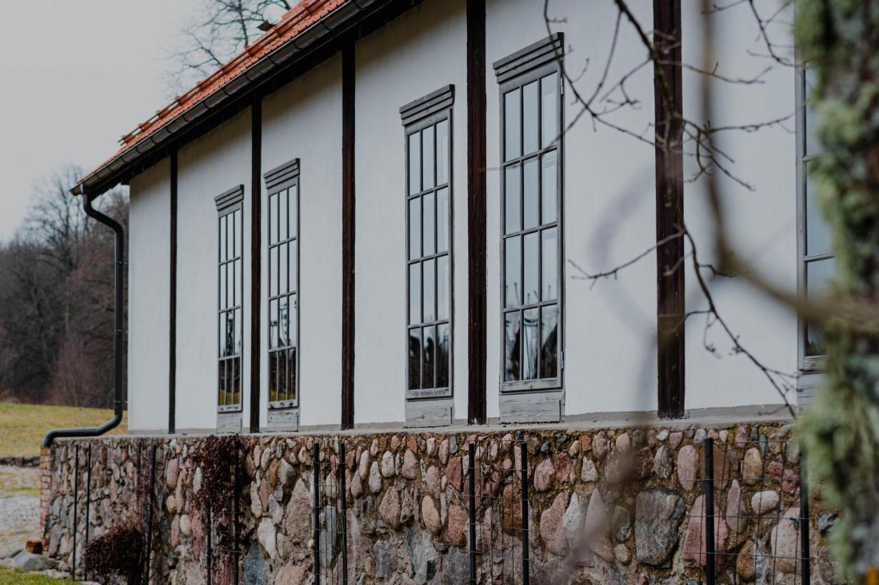 Piena muiža - Berghof Hotel&SPA Sieksate Buitenkant foto